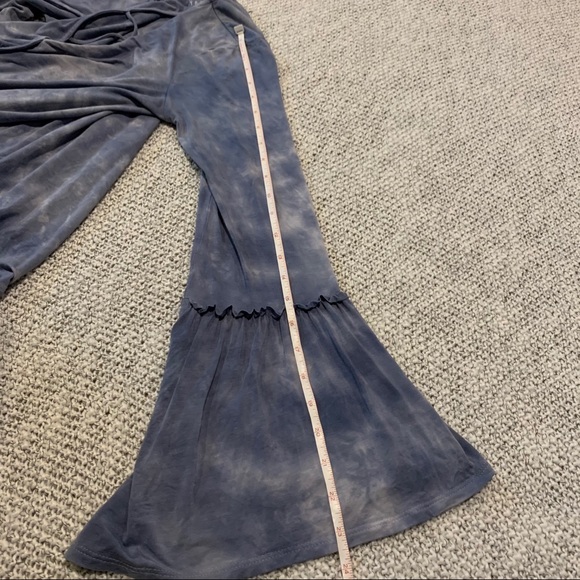 American Eagle Tie Dye Soft & Sexy Bell Sleeve Top - Picture 9 of 9